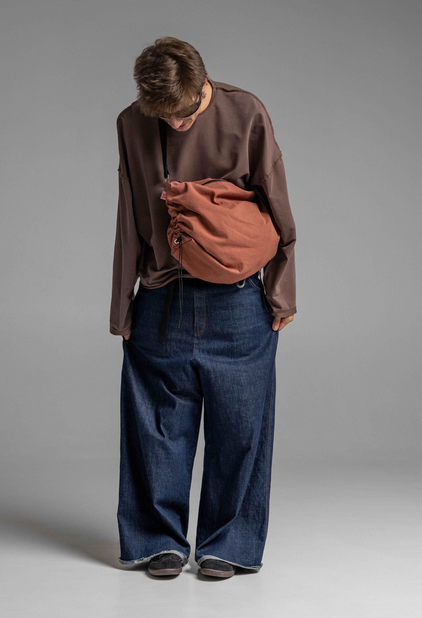 коричневий