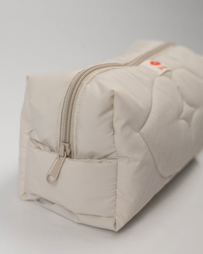 Косметичка "KISS" молочна